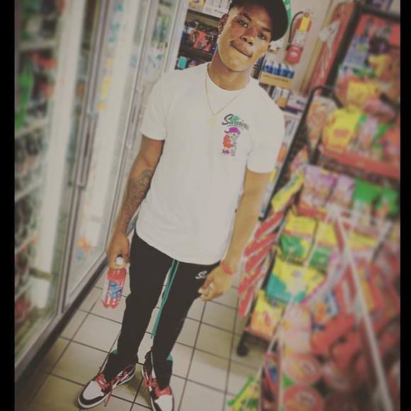 Meet your Posher, Jaylan thompson - Picture 1 of 1